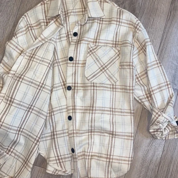 NWOT khaki cream plaid shacket - Picture 6 of 10